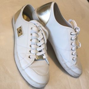🛍Guess white sneakers size 9